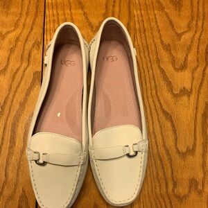 UGG Women 9M Flat Soft Leather New